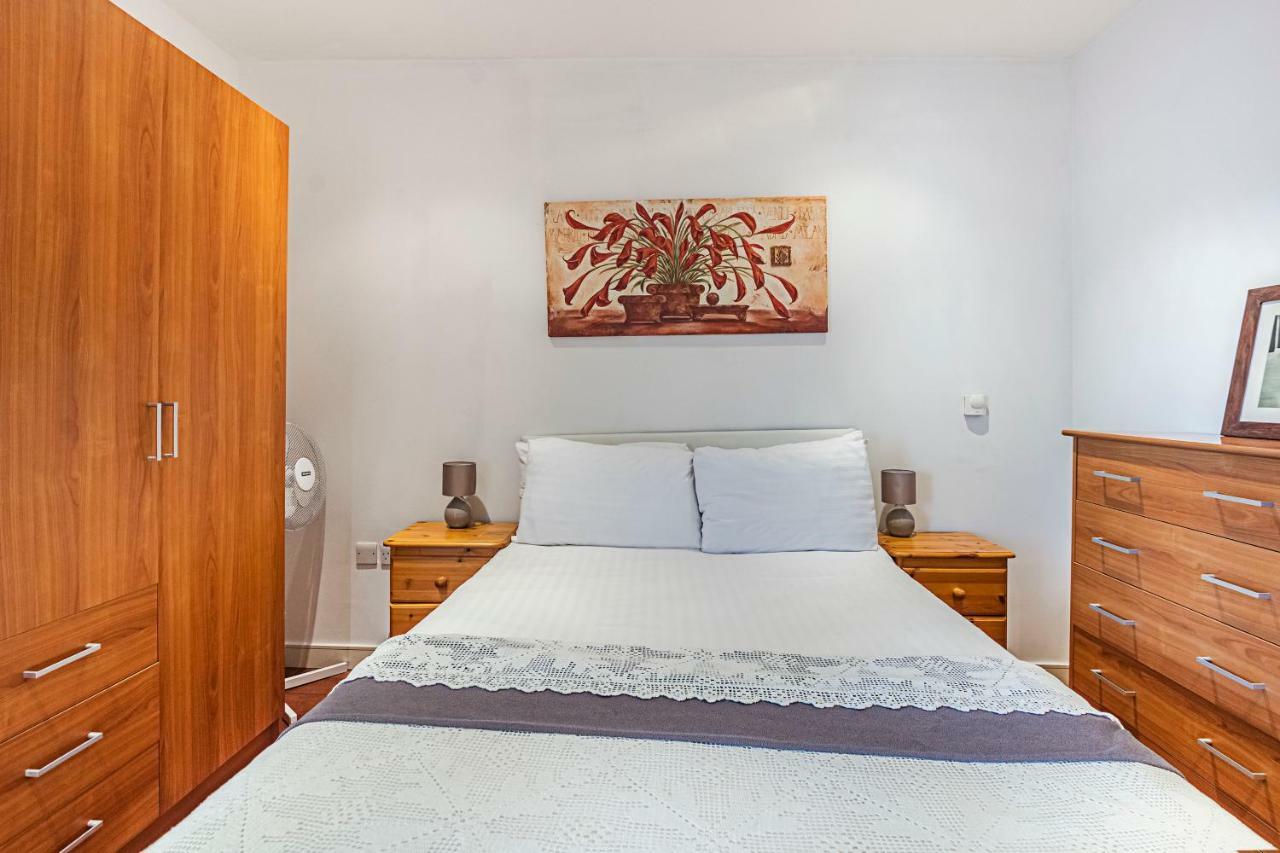 Splendid 3 Bedroom Apartment In Angel/Kings Cross ロンドン エクステリア 写真